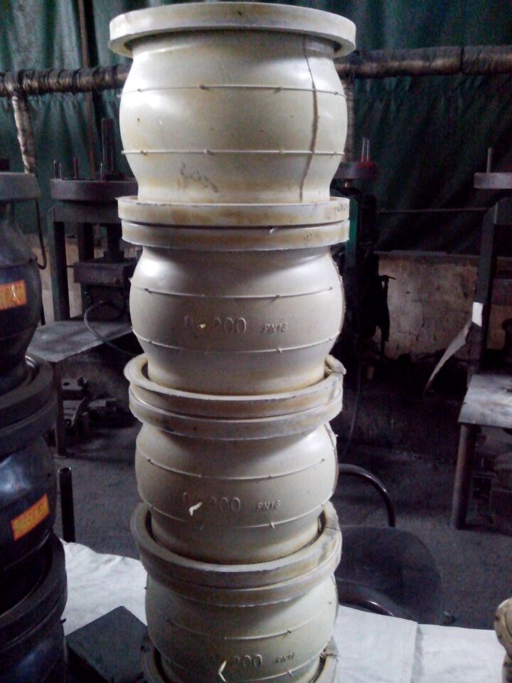 <a href=http://www.xinligd.com target=_blank class=infotextkey>橡膠接頭</a>氟橡膠相較于其他橡膠材質的區別